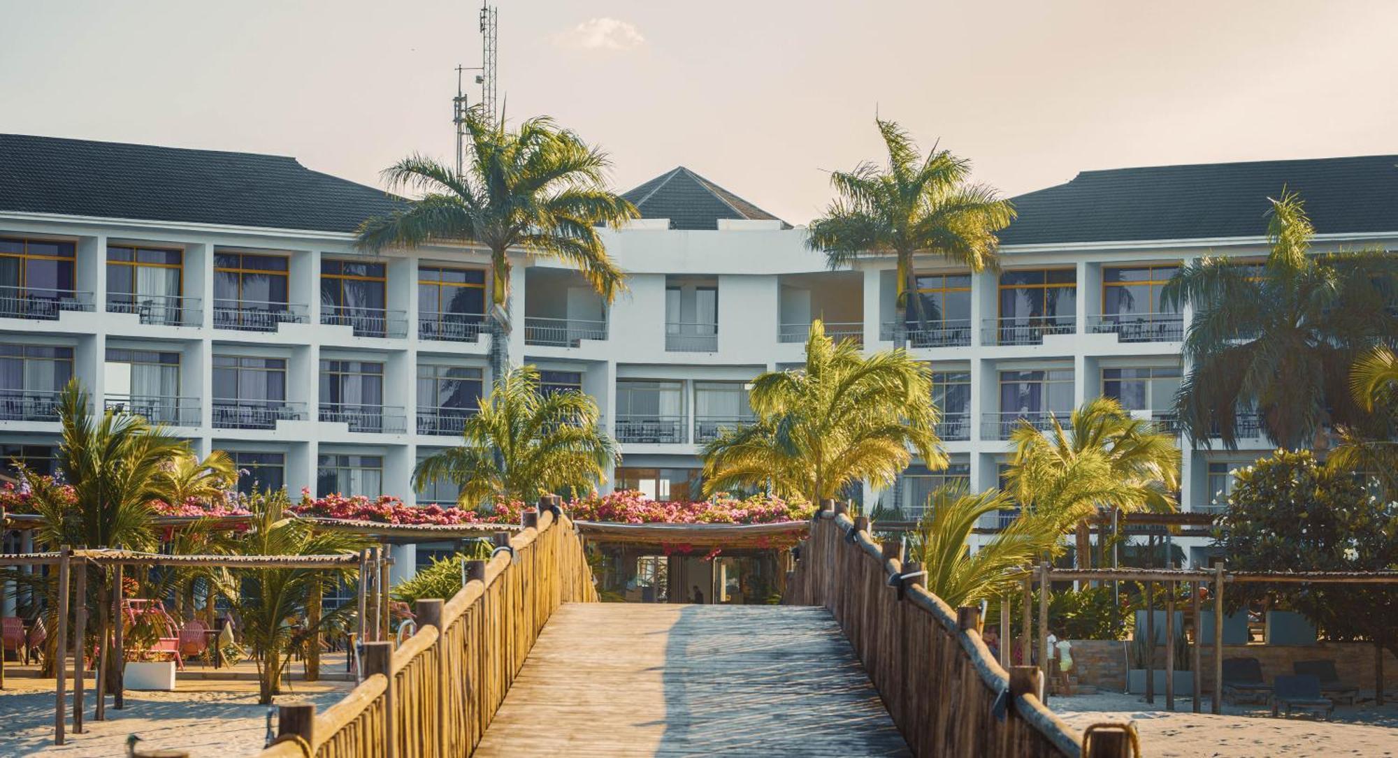 Giraffe Beach Hotel Дар-эс-Саламе Экстерьер фото